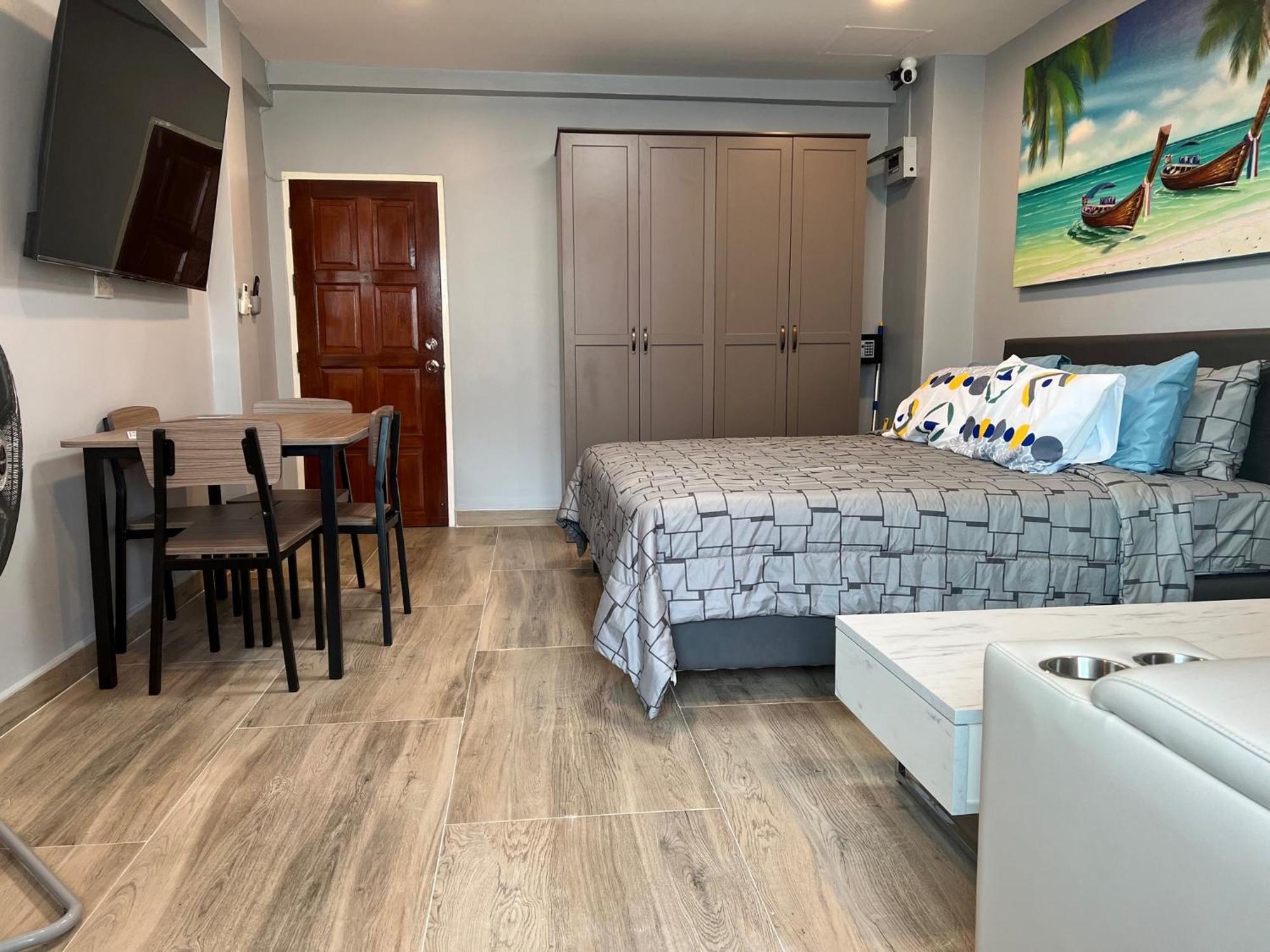 Private Modern Apartments By Patong Vacation Rentals Located In The Heart Of Patong, Walking Distance To The Beach, Kitchen, Private Bathroom, Seating Area, 65" Smart Tv With Free Wifi المظهر الخارجي الصورة