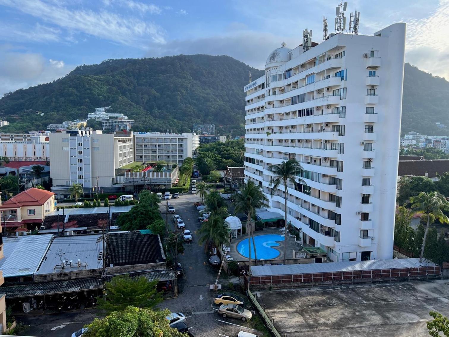 Private Modern Apartments By Patong Vacation Rentals Located In The Heart Of Patong, Walking Distance To The Beach, Kitchen, Private Bathroom, Seating Area, 65" Smart Tv With Free Wifi المظهر الخارجي الصورة
