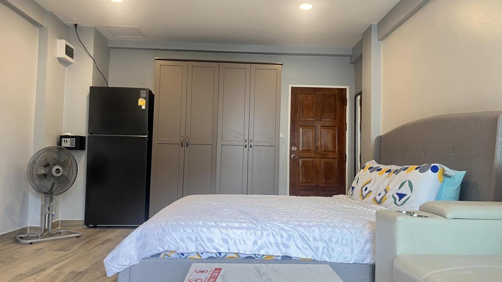 Private Modern Apartments By Patong Vacation Rentals Located In The Heart Of Patong, Walking Distance To The Beach, Kitchen, Private Bathroom, Seating Area, 65" Smart Tv With Free Wifi المظهر الخارجي الصورة